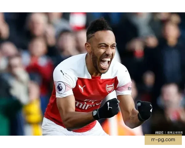 奥巴梅扬自由转会加盟巴塞罗那引发球迷热议